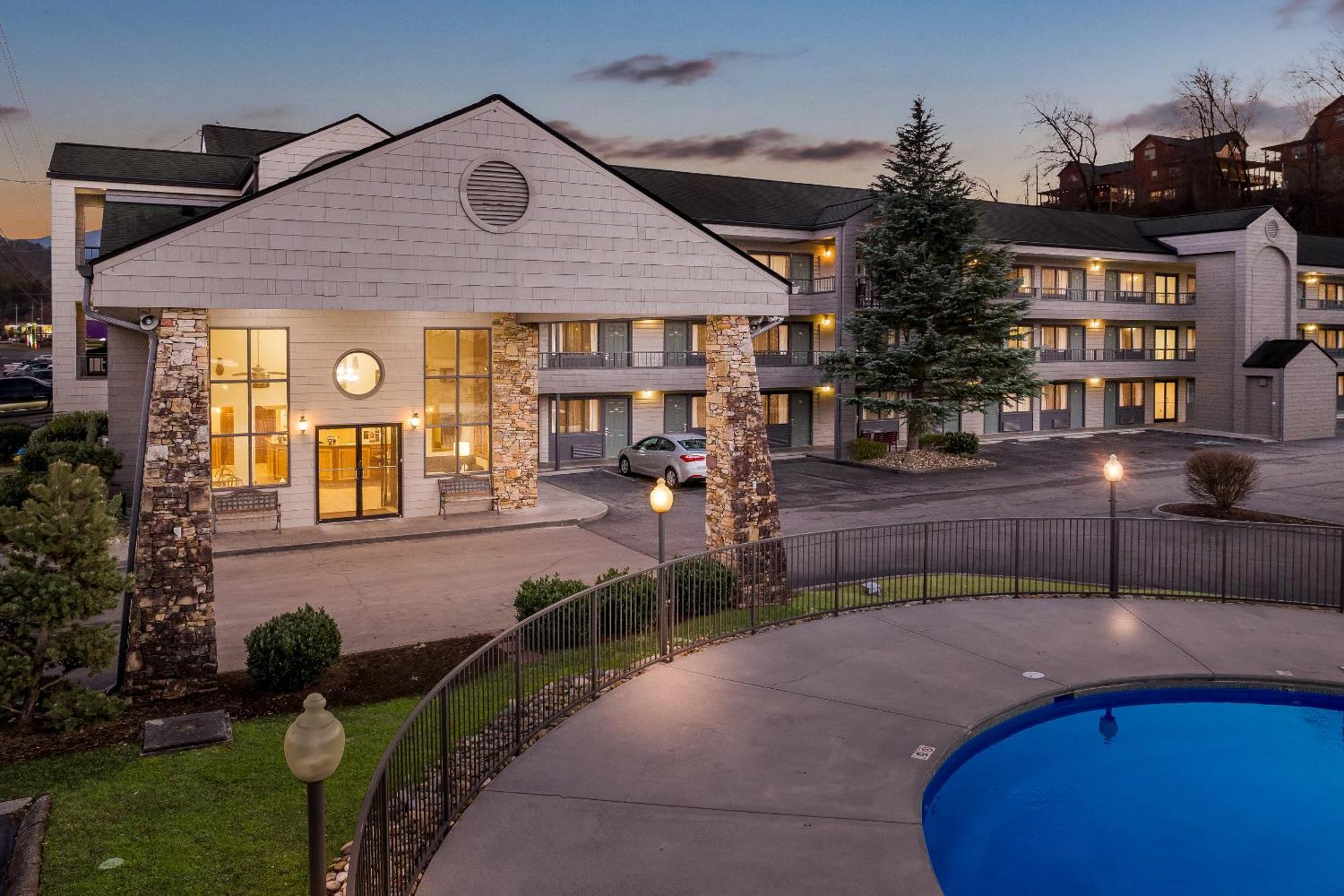 Quality Inn & Suites At Dollywood Lane Pigeon Forge Exterior foto